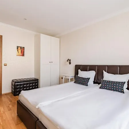 Apartcomplex Splendid Saints Constantine and Helena