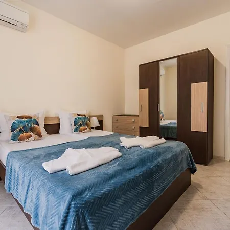 Apartcomplex Splendid Aparthotel 3*