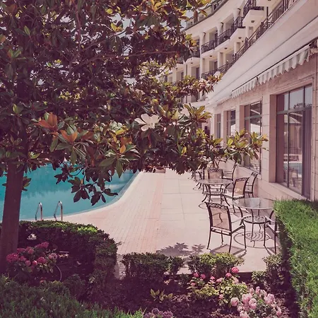 Apartcomplex Splendid 3* Saints Constantine and Helena