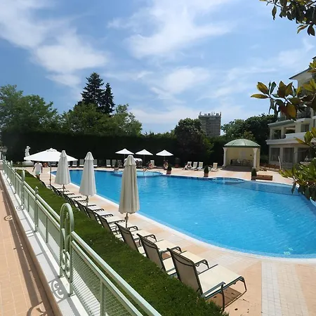 Apartcomplex Splendid Saints Constantine and Helena